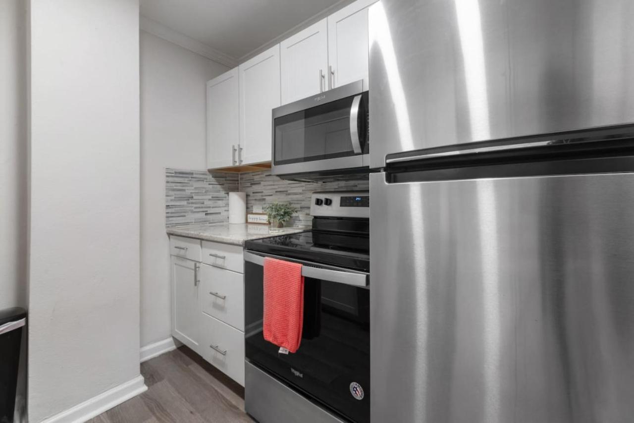 2 Bedroom Prime Location And Views, Private Porch Ferienhaus Atlanta