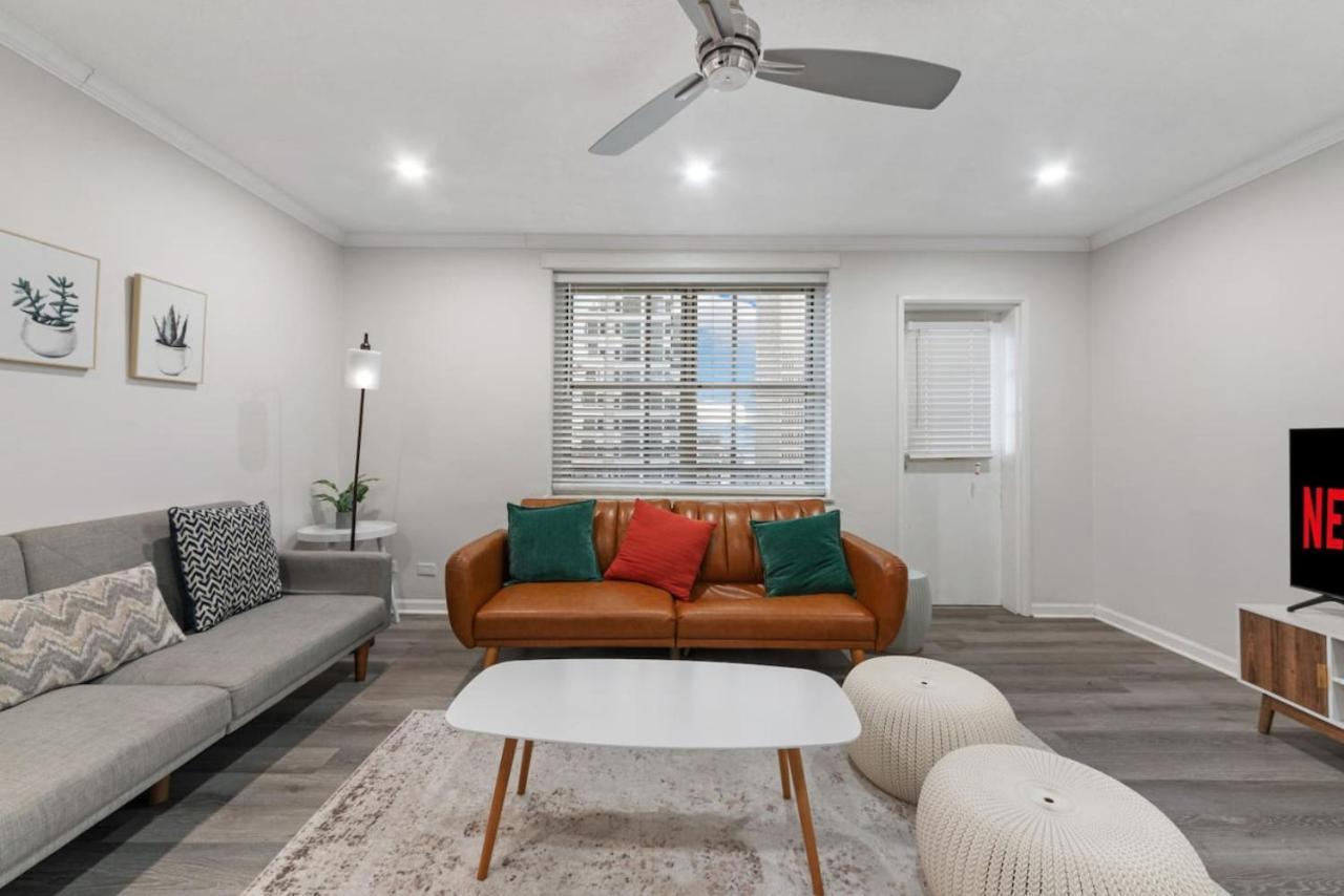 2 Bedroom Prime Location And Views, Private Porch Ferienhaus *